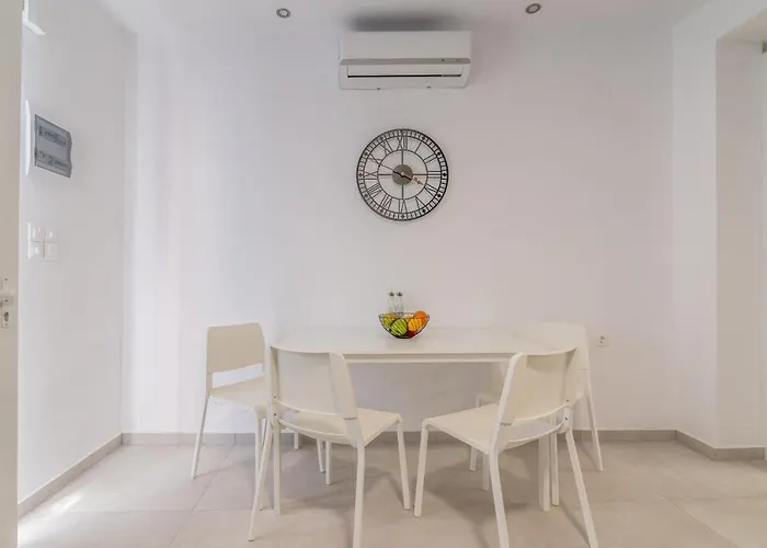 Stylish & Relax Flat For Friends & Couples